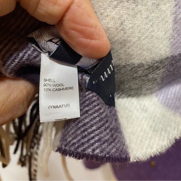 Aquascutum wool cashmere fringed scarf. Unisex - Picture 4 of 6